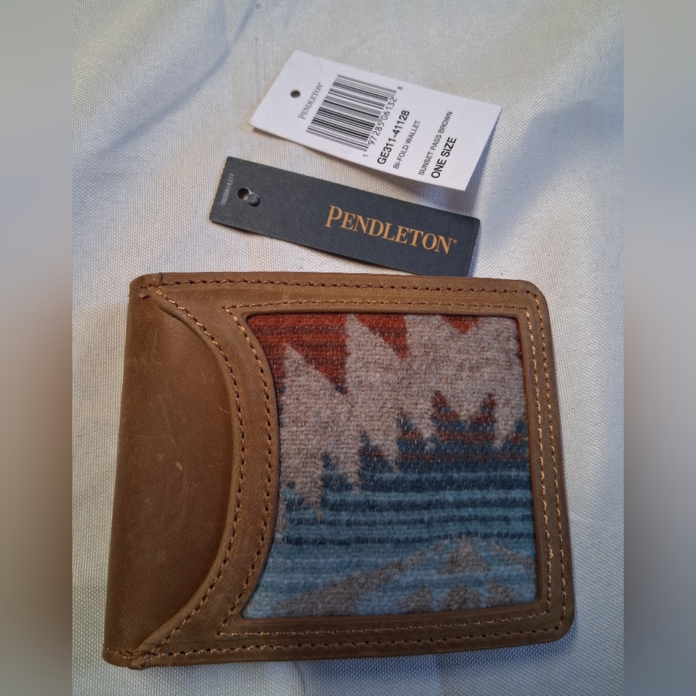 Pendleton Tan Leather Bifold Wallet with Blue and Rust Wool Inlay - Picture 3 of 6
